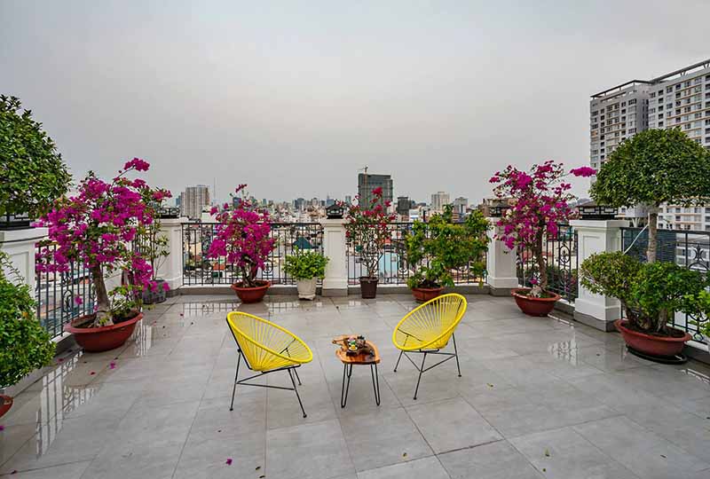 Leasing serviced apartment on Huynh Van Banh Street, Phu Nhuan District