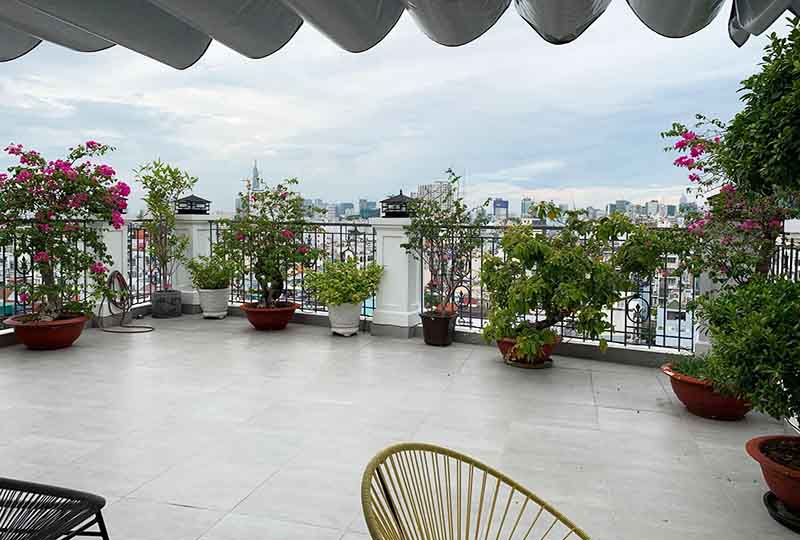 Leasing serviced apartment on Huynh Van Banh Street, Phu Nhuan District