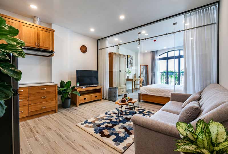 Leasing serviced apartment on Huynh Van Banh Street, Phu Nhuan District