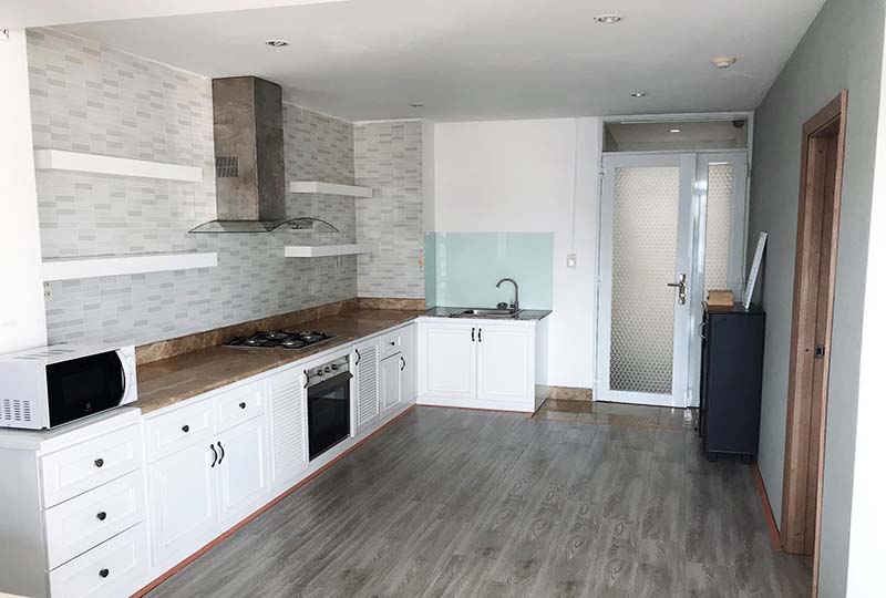 Bright-light serviced apartment for rent on Ly Chinh Thang St, District 3, Saigon