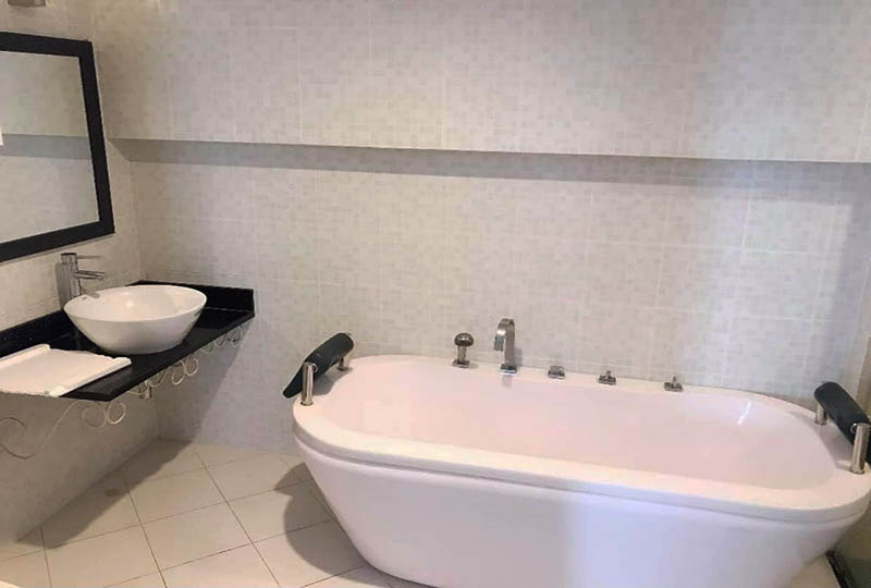 Bright-light serviced apartment for rent on Ly Chinh Thang St, District 3, Saigon