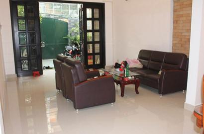 Nice house for rent on Tran Khanh Du street District 1 .