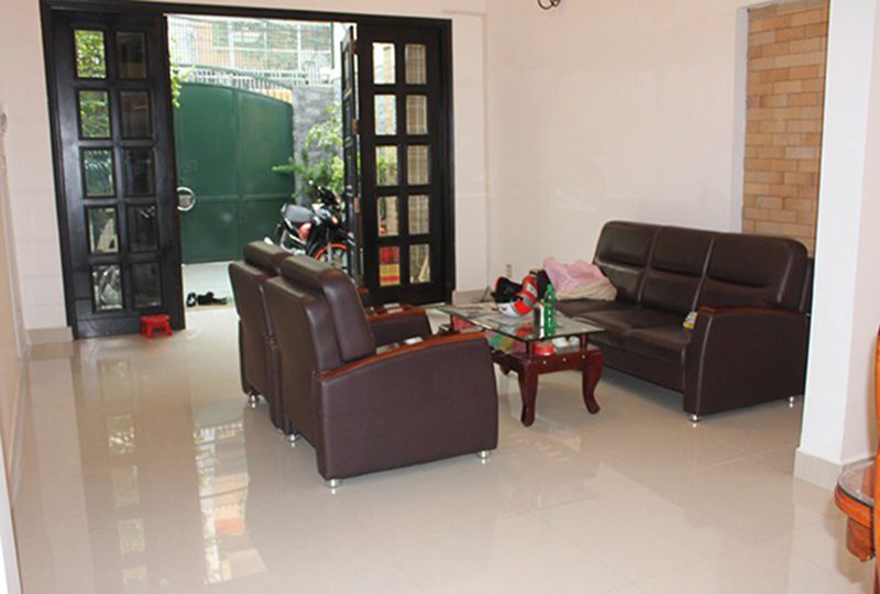 Nice house for rent on Tran Khanh Du street District 1 .