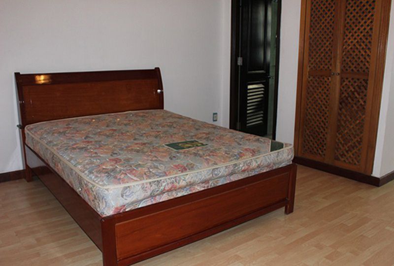 Nice house for rent on Tran Khanh Du street District 1 .