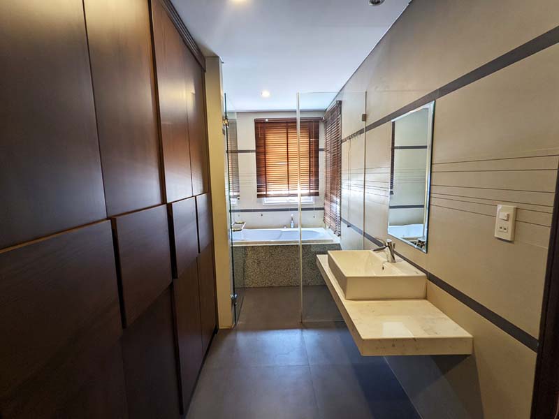 Three bedrooms serviced apartment for rent on Phu Nhuan District Ho Bieu Chanh St