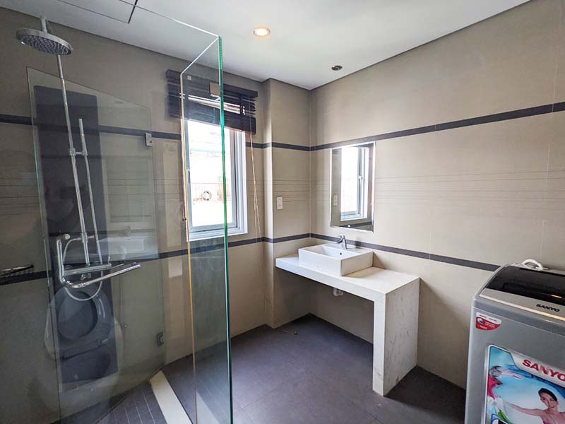Three bedrooms serviced apartment for rent on Phu Nhuan District Ho Bieu Chanh St