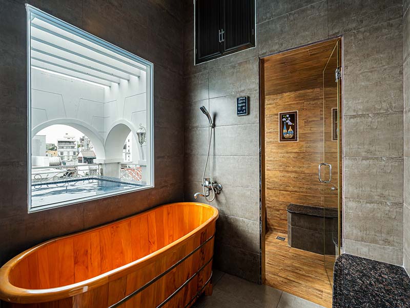 Nice serviced apartment renting on Hoang Dieu St, Phu Nhuan Dist, Next to The Airport