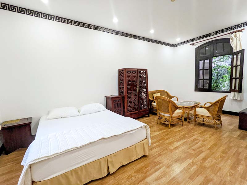 Windy studio apartment for lease in Phu Nhuan District - Vintage style