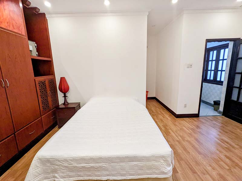 Vintage one bedroom apartment for rent in Phu Nhuan District next to Tan Son Nhat Airport