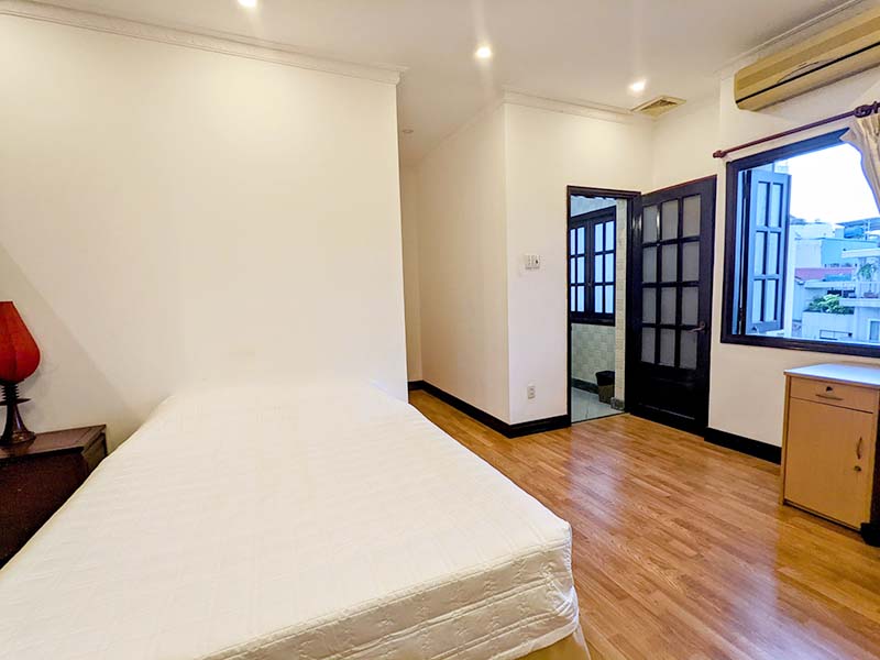 Vintage one bedroom apartment for rent in Phu Nhuan District next to Tan Son Nhat Airport