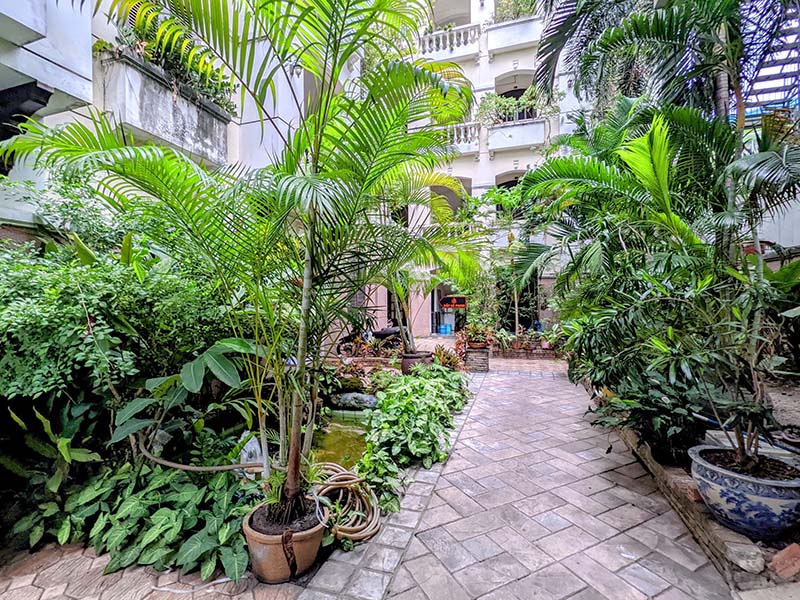 Vintage one bedroom apartment for rent in Phu Nhuan District next to Tan Son Nhat Airport