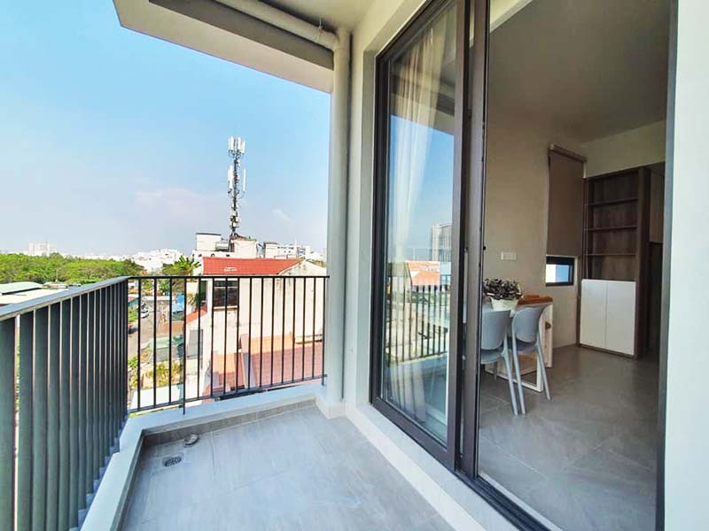 Bright studio serviced apartment renting in District 7 South Saigon City
