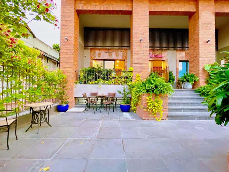 Bright studio serviced apartment renting in District 7 South Saigon City