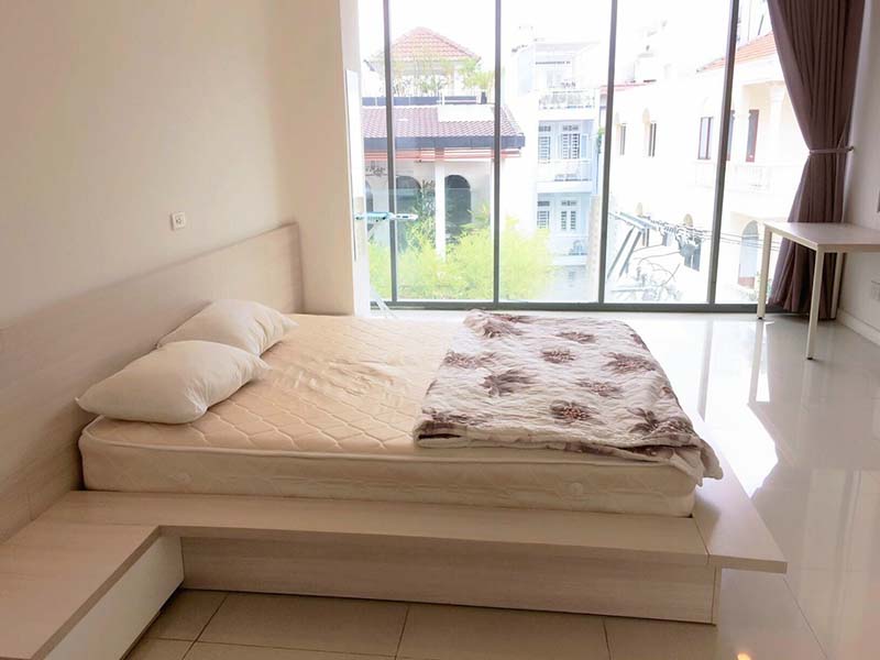 Three bedrooms serviced apartment renting in Phu Nhuan District Saigon City