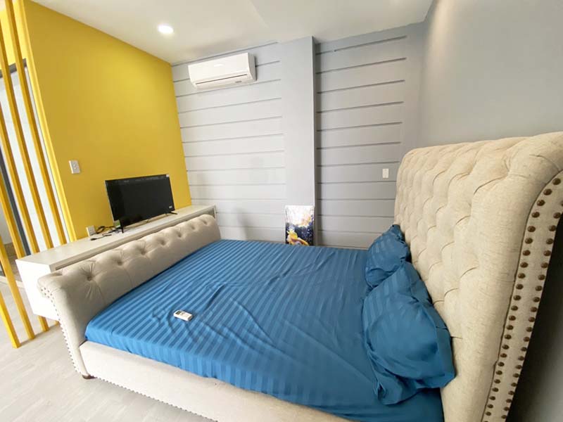 Bright studio serviced apartment for rent in Binh Thanh District, Huynh Man Dat Street