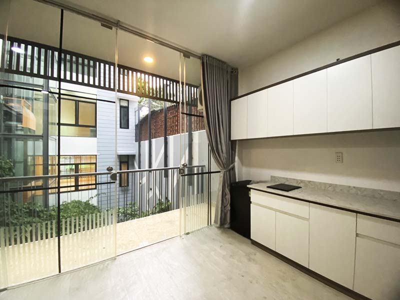 Bright studio serviced apartment for rent in Binh Thanh District, Huynh Man Dat Street