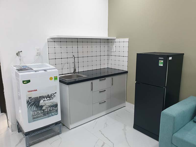 Bright serviced apartment for lease in District 3 next to Le Thi Rieng Park