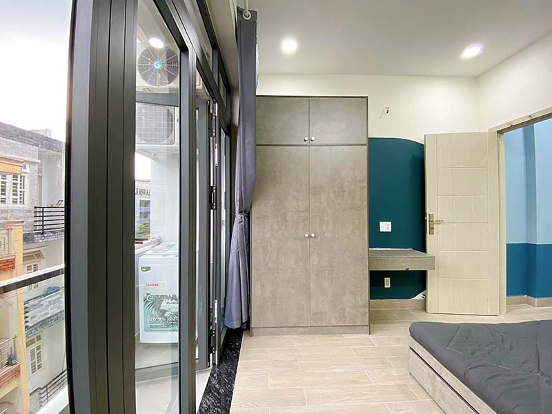 Bright serviced apartment for lease in District 3 next to Le Thi Rieng Park