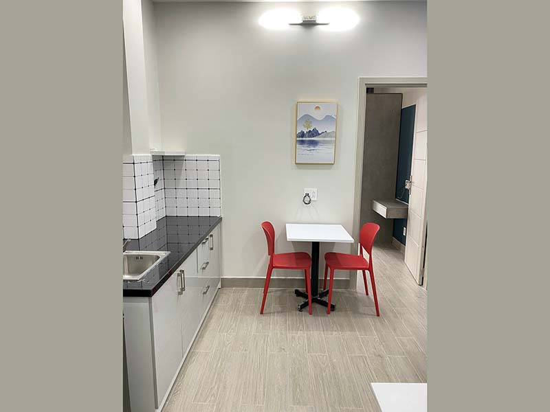 Bright serviced apartment for lease in District 3 next to Le Thi Rieng Park
