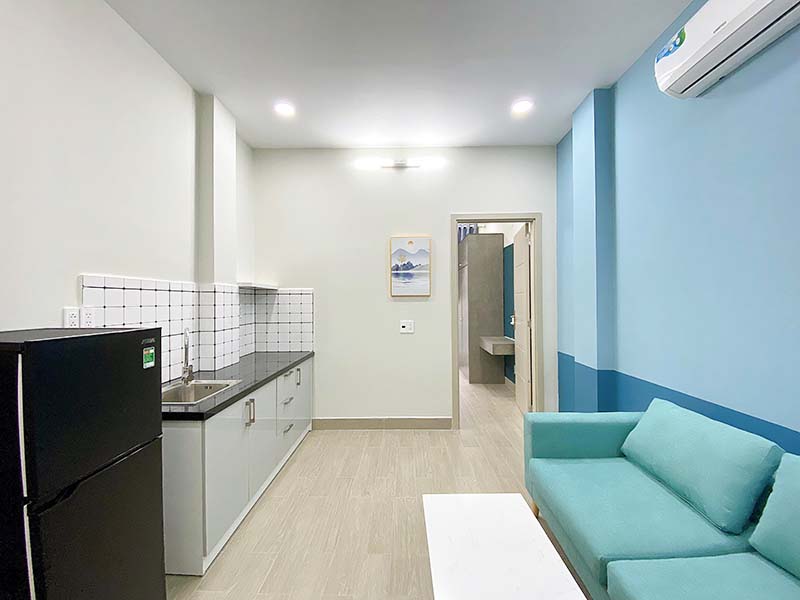 Bright serviced apartment for lease in District 3 next to Le Thi Rieng Park