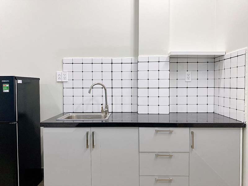 Bright serviced apartment for lease in District 3 next to Le Thi Rieng Park
