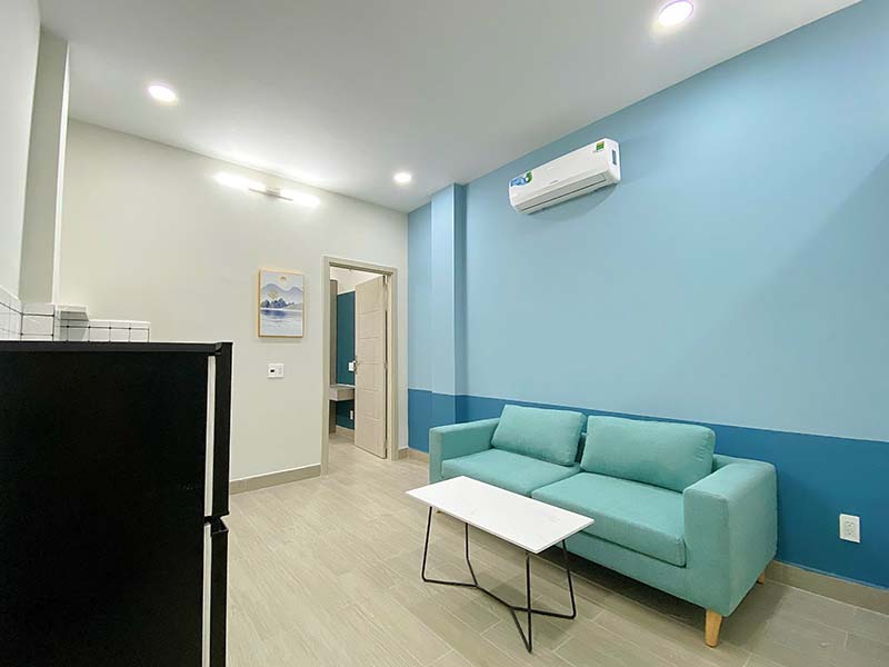 Bright serviced apartment for lease in District 3 next to Le Thi Rieng Park
