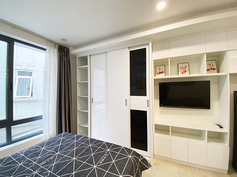 Bright studio serviced apartment need renting in Dakao Ward District 1