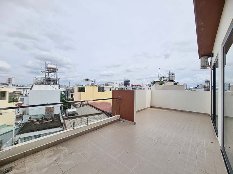 Bright rooftop serviced apartment for rent on Nguyen Van Dau Street Binh Thanh District.