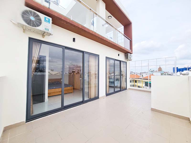 Bright rooftop serviced apartment for rent on Nguyen Van Dau Street Binh Thanh District.