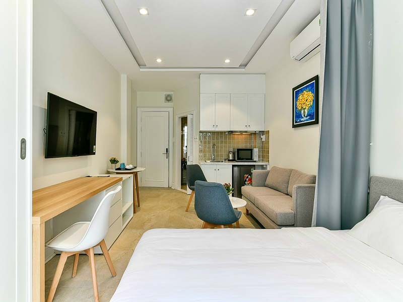 Bright studio serviced apartment for lease on Nguyen Trai Street District 1.