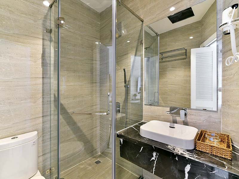 Bright studio serviced apartment for lease on Nguyen Trai Street District 1.