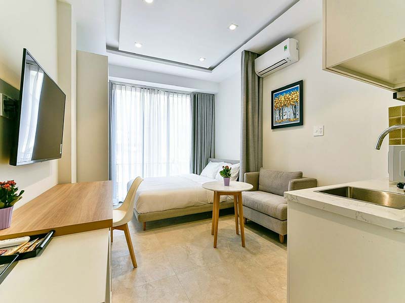 Bright studio serviced apartment for lease on Nguyen Trai Street District 1.