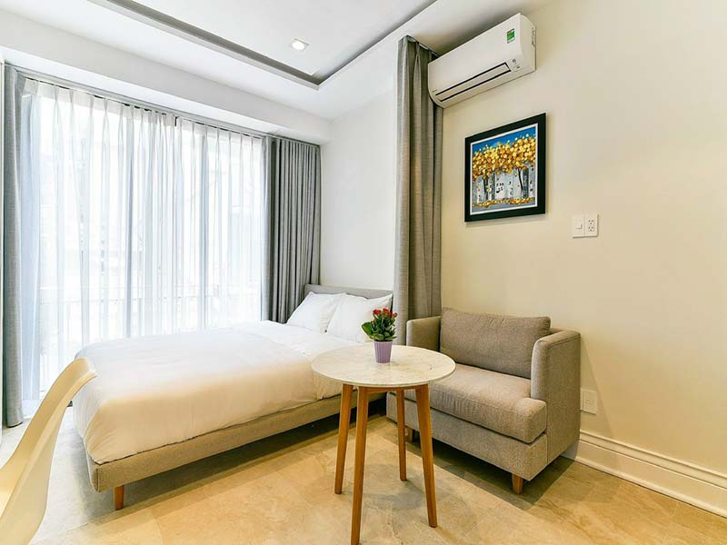Bright studio serviced apartment for lease on Nguyen Trai Street District 1.