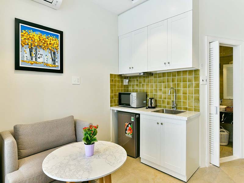 Bright studio serviced apartment for lease on Nguyen Trai Street District 1.