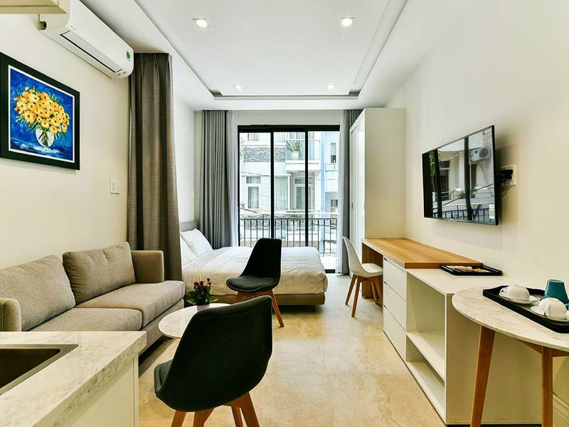 Bright studio serviced apartment for lease on Nguyen Trai Street District 1.