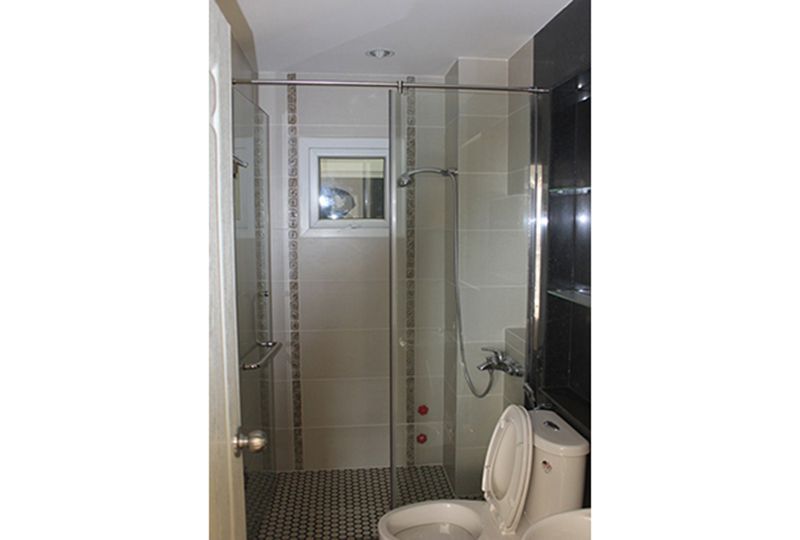 Serviced apartment for rent on Dao Duy Anh street Phu Nhuan District .