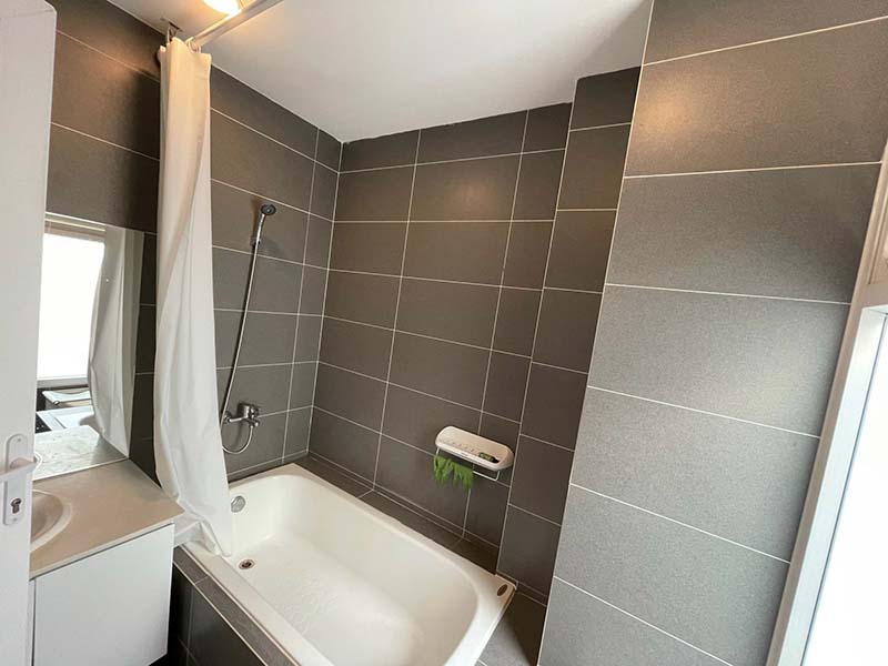 Bright studio serviced apartment leasing on Truong Sa Street, Binh Thanh District
