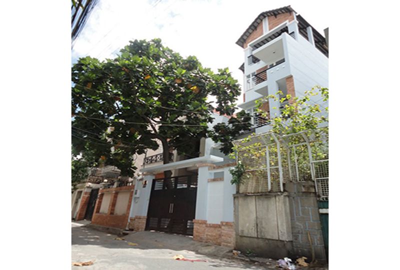 Nice house for rent on Cach Mang Thang Tam street, Tan Binh District .