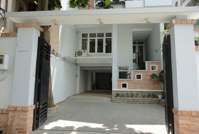 Nice house for rent on Cach Mang Thang Tam street, Tan Binh District .