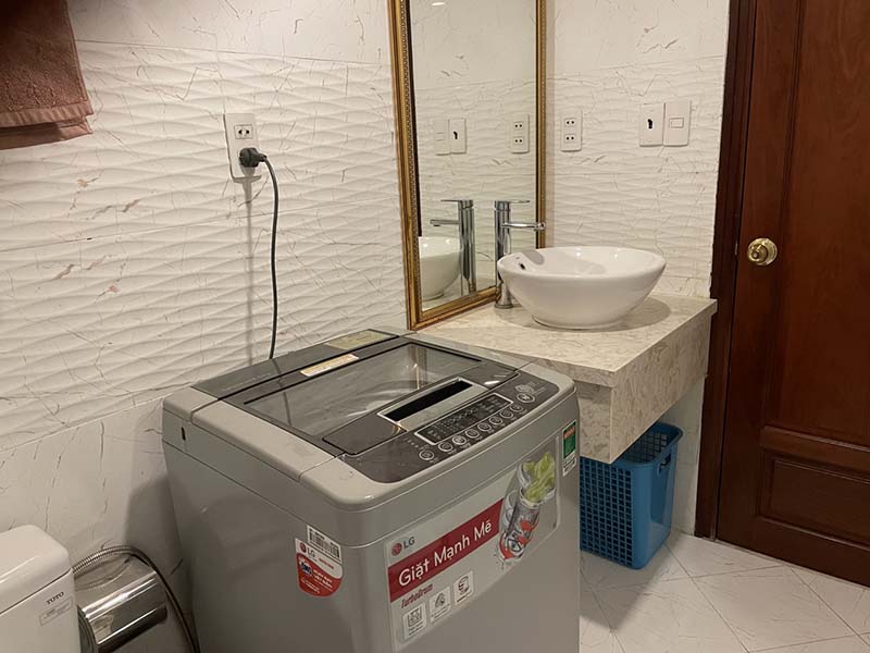 Studio serviced apartment rental on Nguyen Van Troi Street Phu Nhuan District