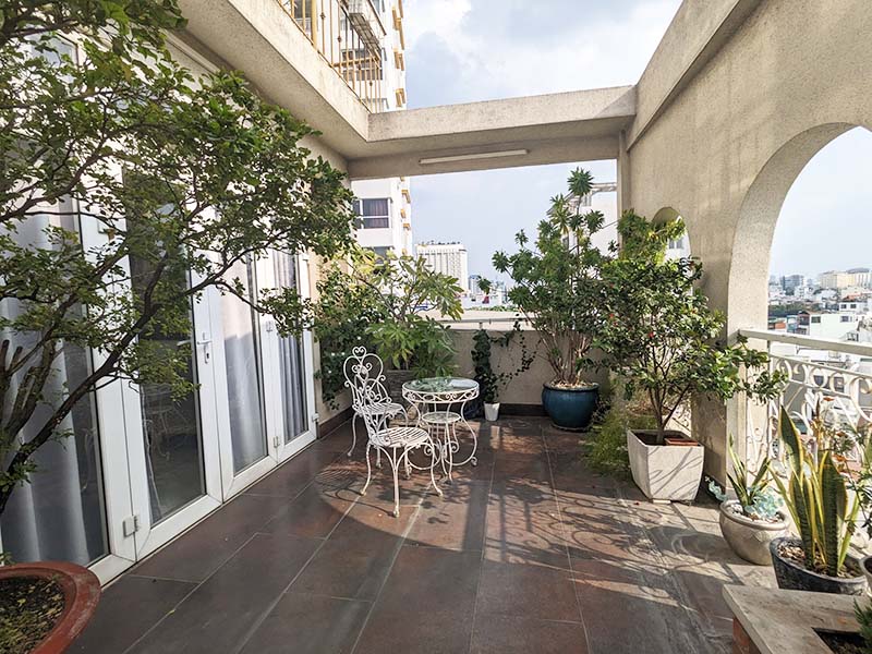 Studio serviced apartment rental on Nguyen Van Troi Street Phu Nhuan District