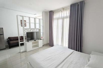 Bright-light serviced apartment renting in Phu Nhuan District Nguyen Van Troi Street