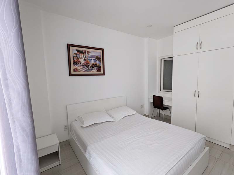 Bright-light serviced apartment renting in Phu Nhuan District Nguyen Van Troi Street
