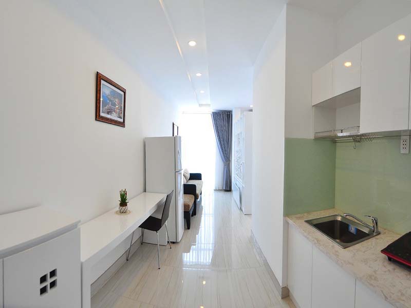 Bright-light serviced apartment renting in Phu Nhuan District Nguyen Van Troi Street