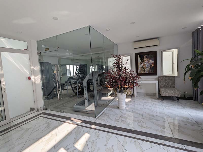 Bright-light serviced apartment renting in Phu Nhuan District Nguyen Van Troi Street