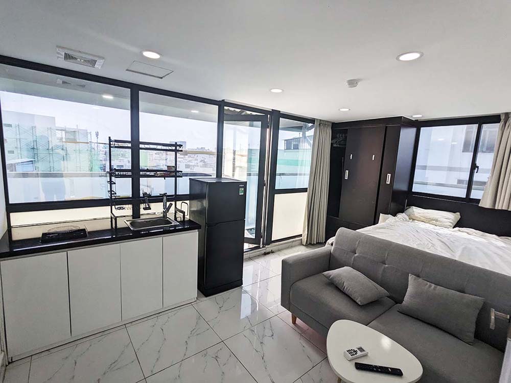 Bright studio serviced apartment on Nguyen Thong street District 3 Saigon for rent