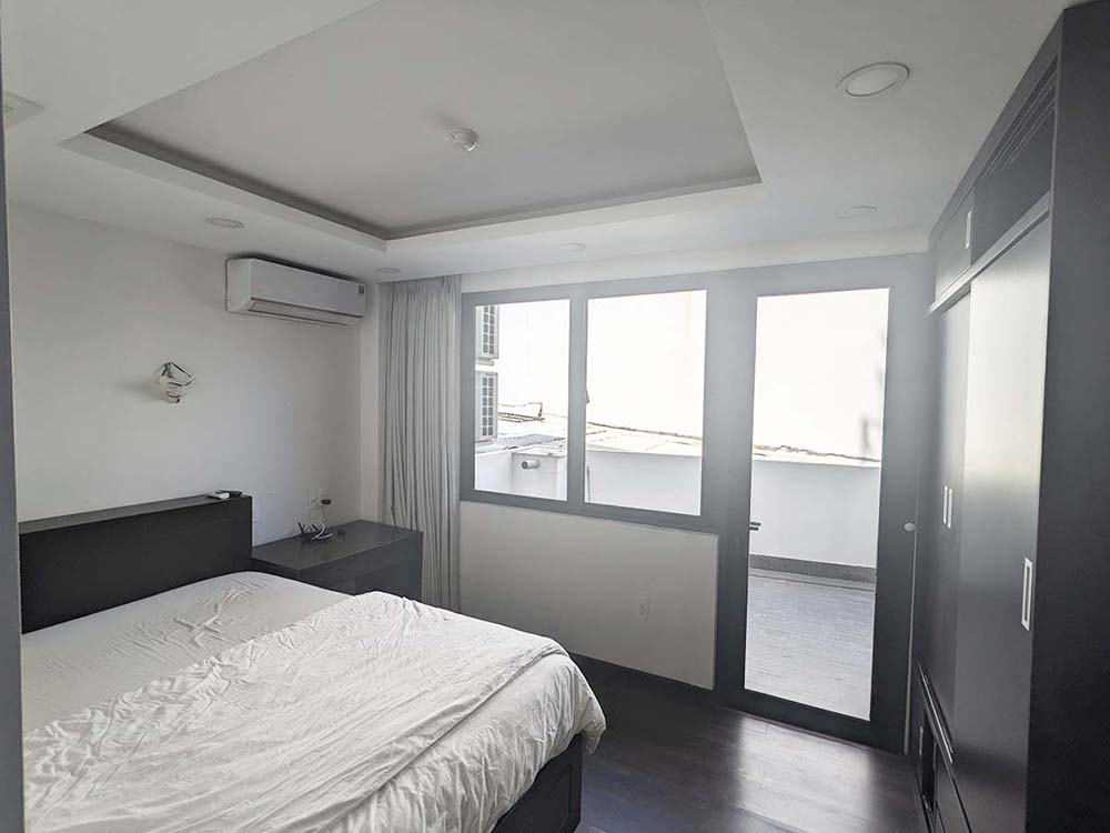 Privated single bedroom serviced apartment on Nguyen Duy Street Binh Thanh District for rent