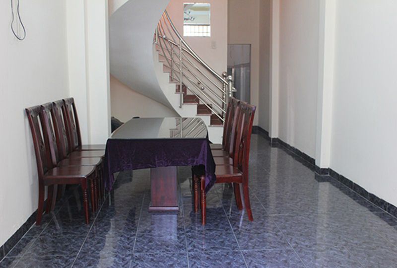House for rent on Nguyen Thi Minh Khai street, District 1 .