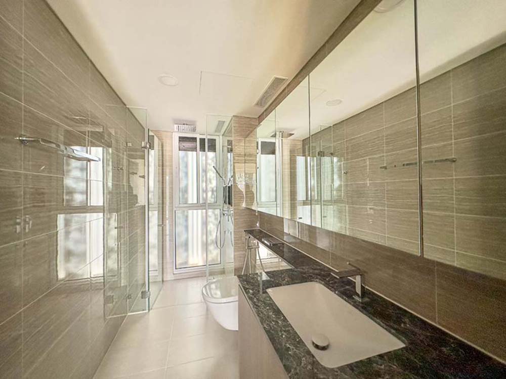Modern duplex apartment for rent in District 3 Saigon City Center