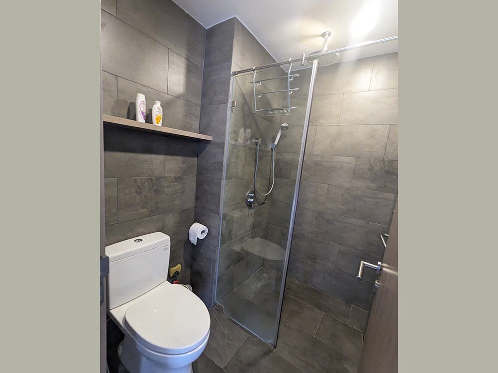 Bright-light serviced apartment for rent on Nguyen Gia Tri Street Binh Thanh District